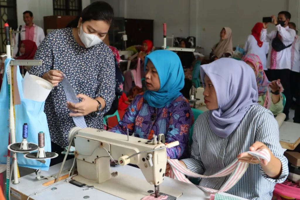 Pelatihan Keterampilan untuk Ibu Rumah Tangga
