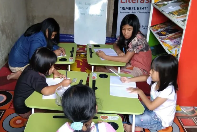 Program Literasi dan Bimbingan Belajar Anak